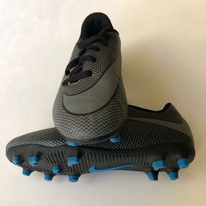 Kids soccer shoes